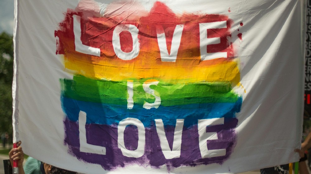 单身人士/LGBTQ+群体美国代孕全攻略：合法、安全、圆梦之路