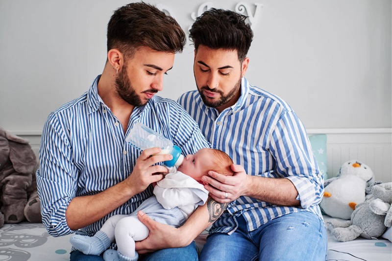 美国同性伴侣如何合法拥有孩子？最新生育与代孕指南（2025）