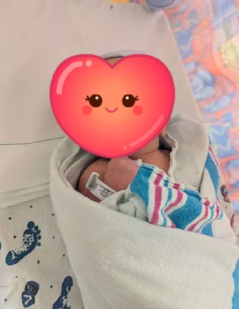 等一声啼哭，把漫长的沉默轻轻唤醒 🌙